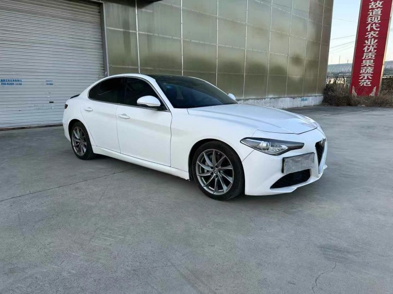 徐州17年阿尔法·罗密欧Giulia2
