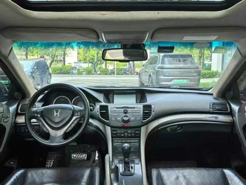 广州12年本田思铂睿4