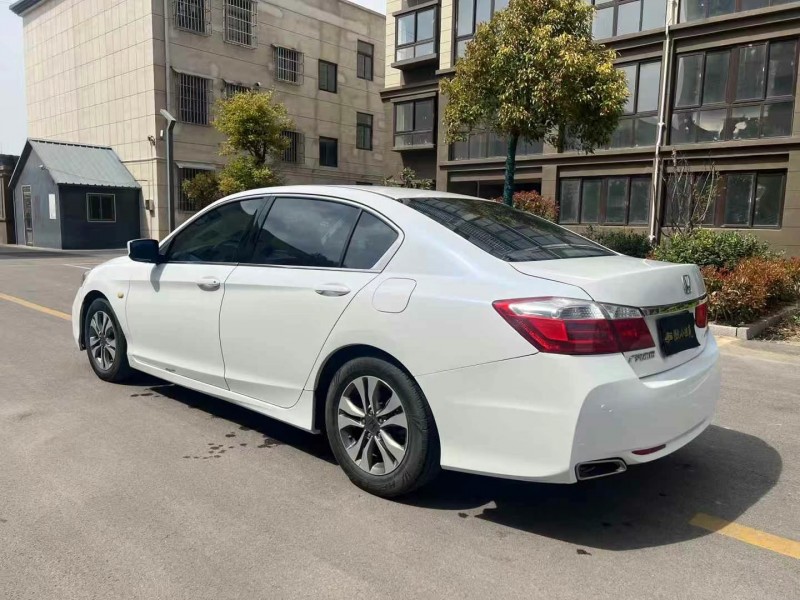 徐州14年本田雅阁7