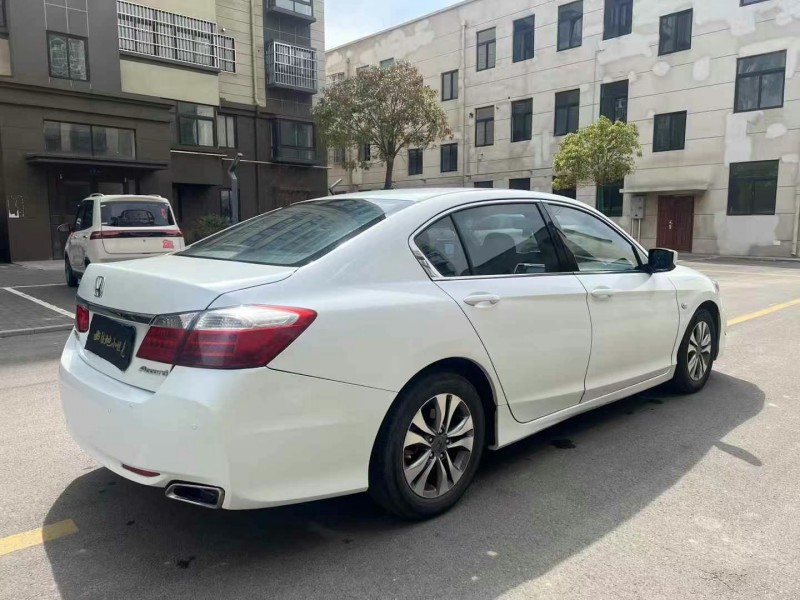 徐州14年本田雅阁8