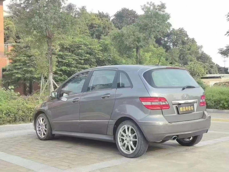 东莞11年奔驰B8