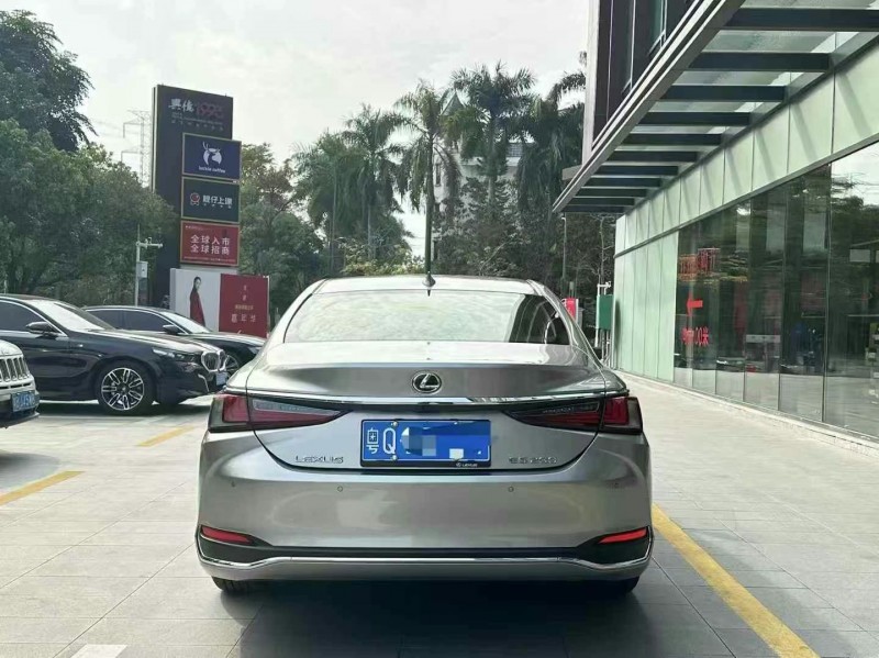 深圳23年雷克薩斯ES9
