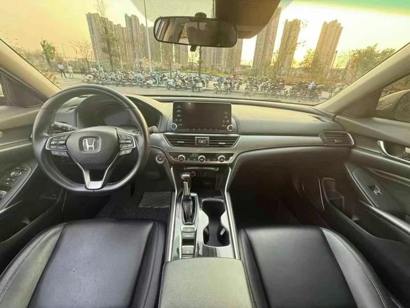 东莞18年本田雅阁4