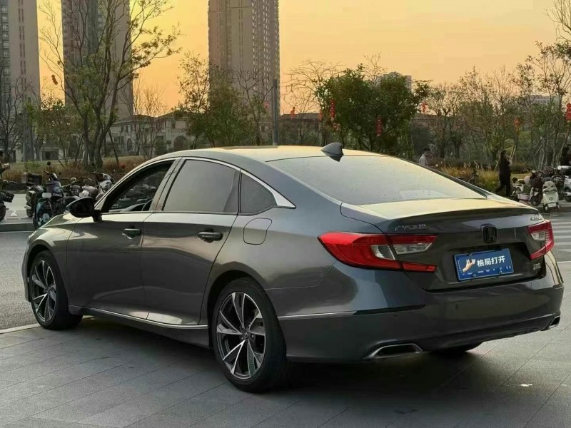 东莞18年本田雅阁8