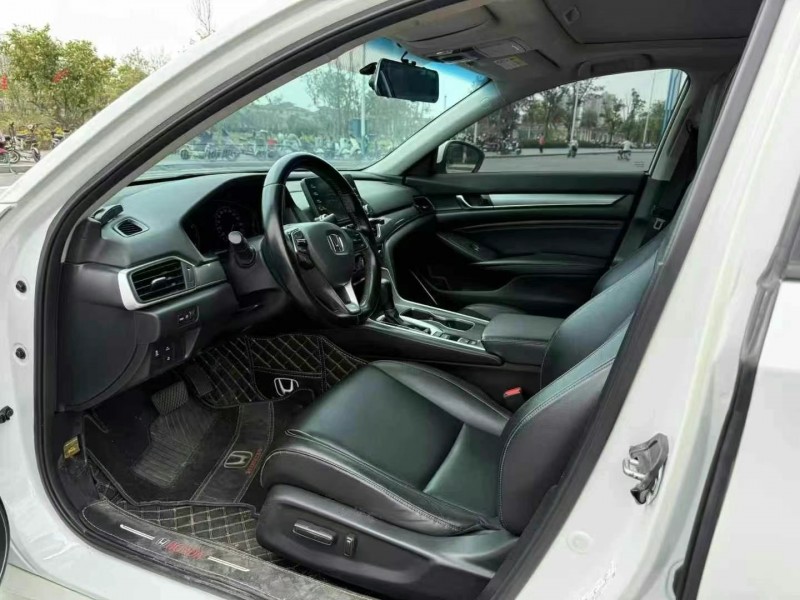 东莞21年本田雅阁6