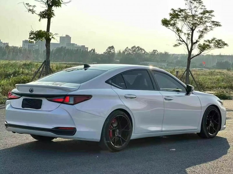 蘇州22年雷克薩斯ES7