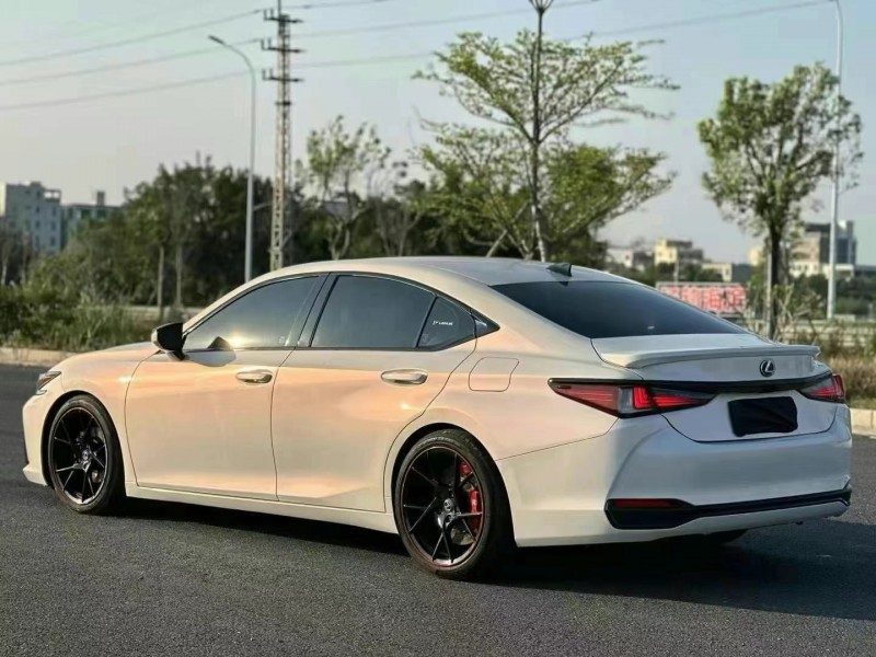 蘇州22年雷克薩斯ES8