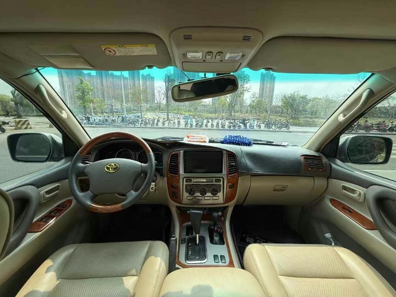 东莞04年丰田兰德酷路泽8