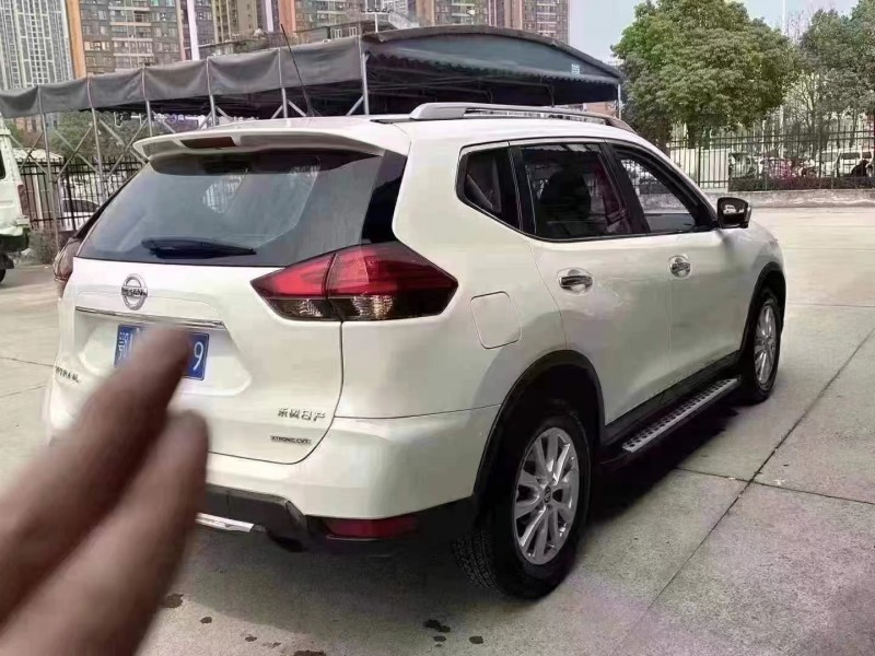 武漢20年日產奇駿7