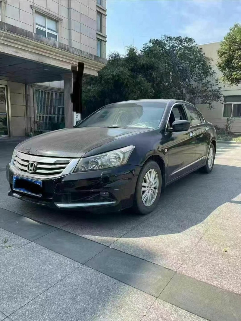 徐州13年本田雅阁3