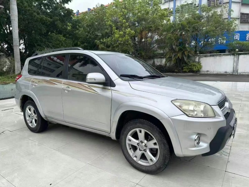 广州13年丰田RAV43