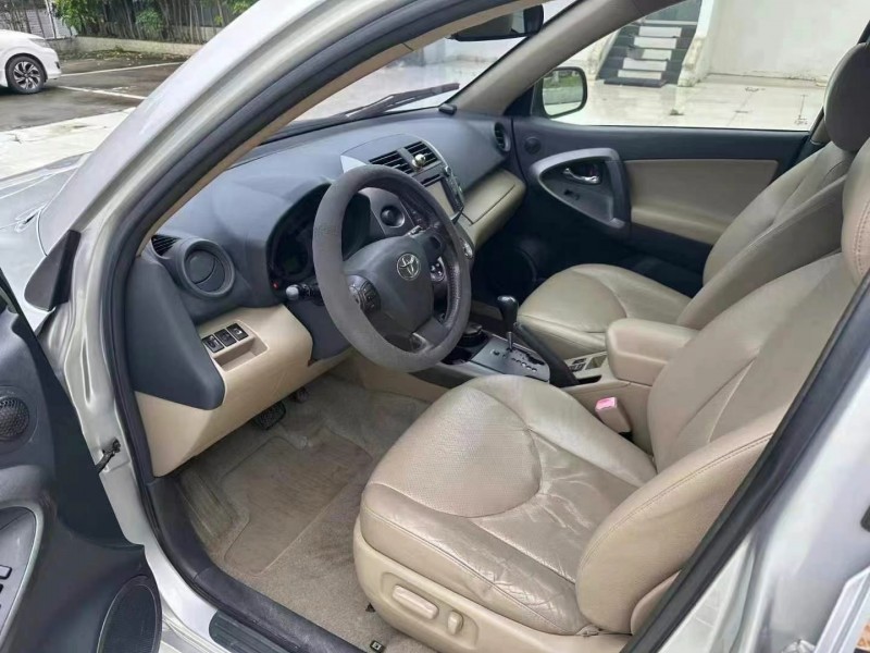 广州13年丰田RAV45
