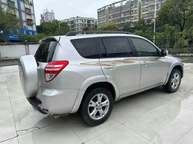 广州13年丰田RAV48