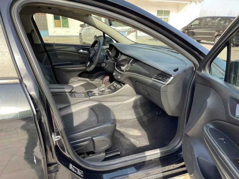 徐州17年别克威朗5