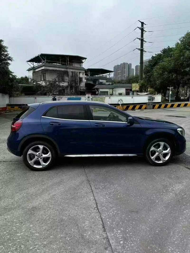 东莞19年奔驰GLA7