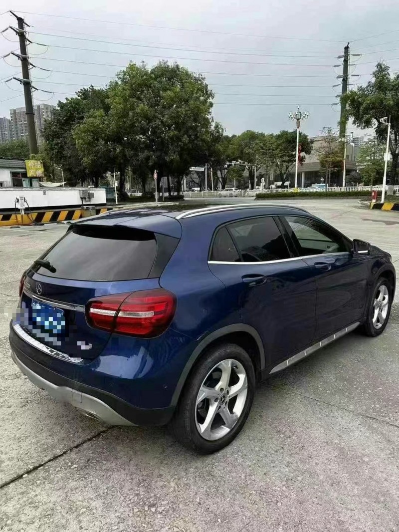 东莞19年奔驰GLA8