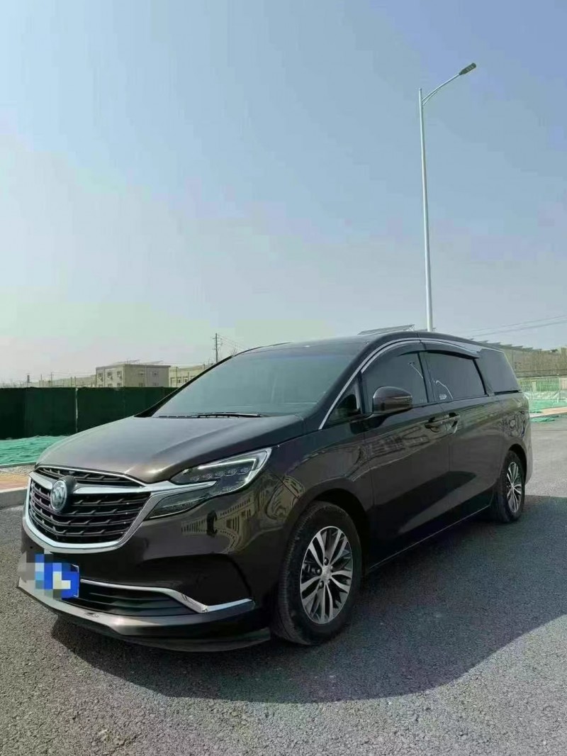 青岛22年别克GL82