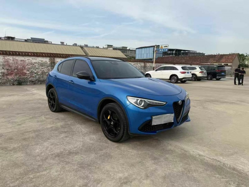 徐州21年阿尔法·罗密欧Stelvio4