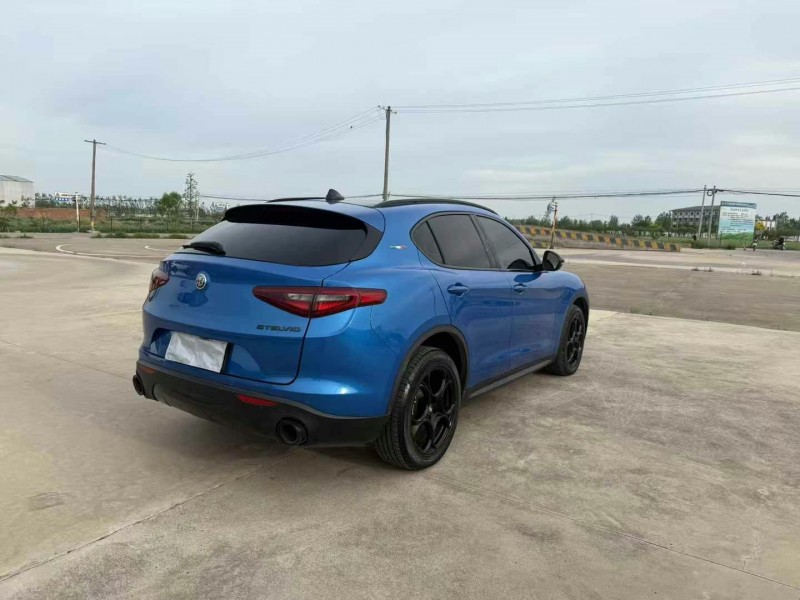 徐州21年阿尔法·罗密欧Stelvio5