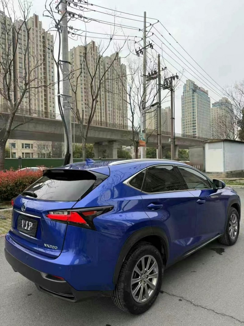 襄阳15年雷克萨斯NX4