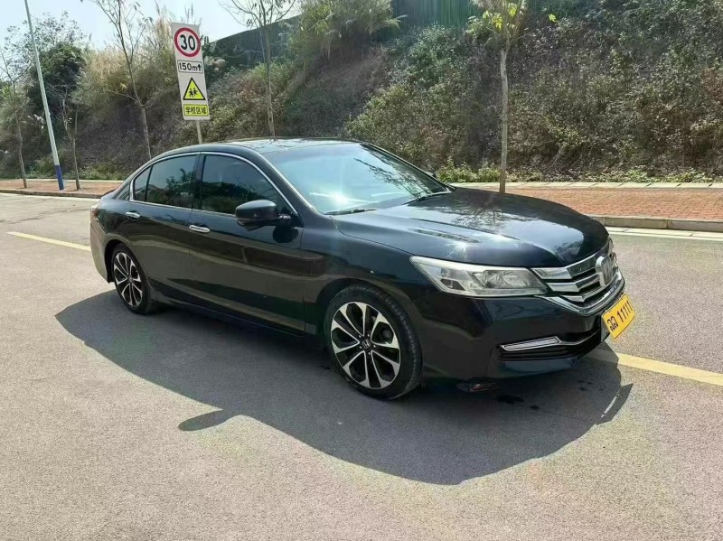 南宁14年本田雅阁2