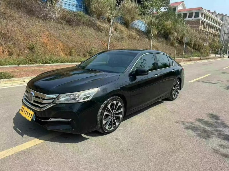 南宁14年本田雅阁3