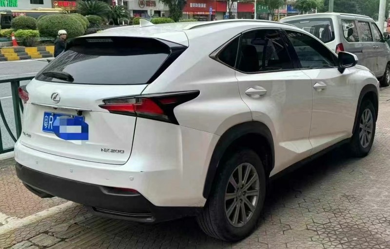 广州15年雷克萨斯NX7