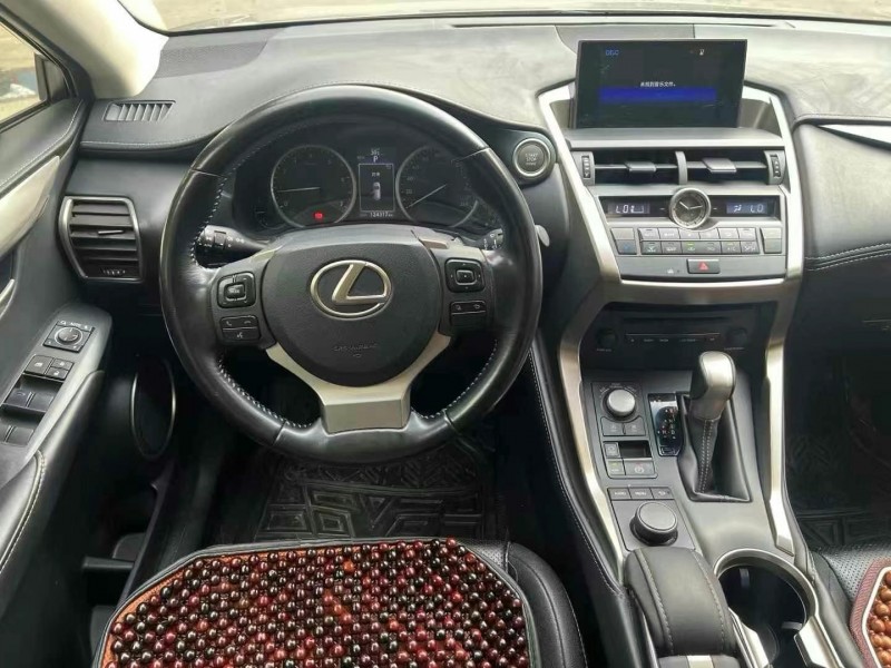 广州16年雷克萨斯NX8