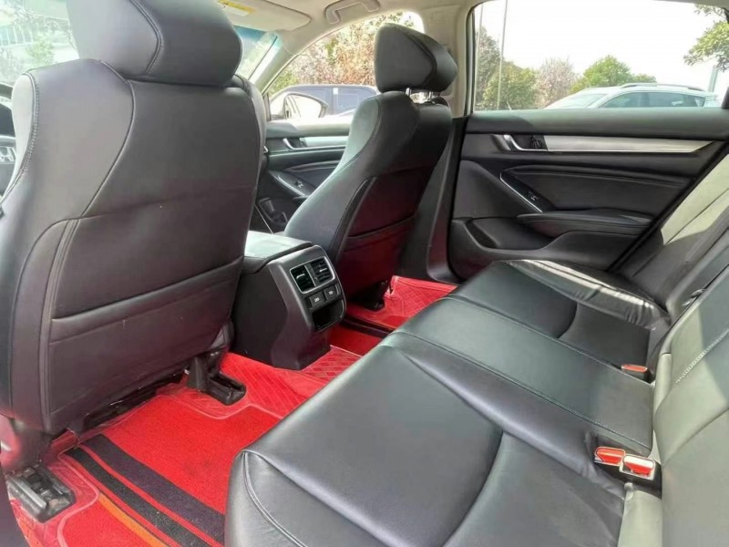 襄阳23年本田雅阁7