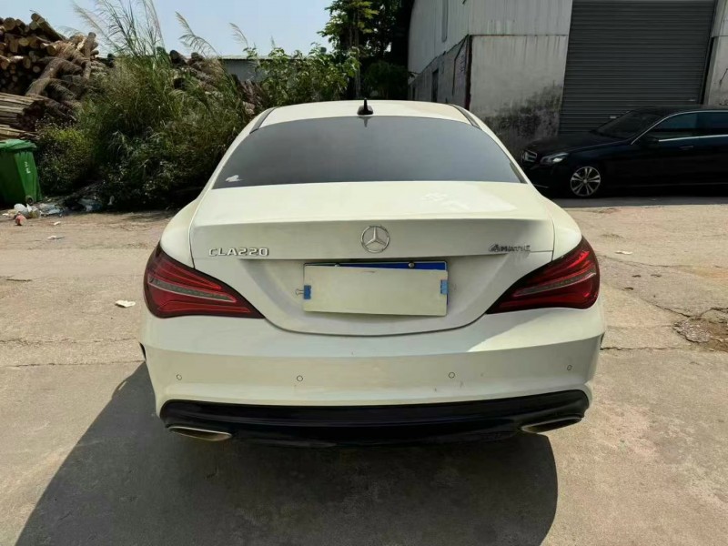 广州17年奔驰CLA8