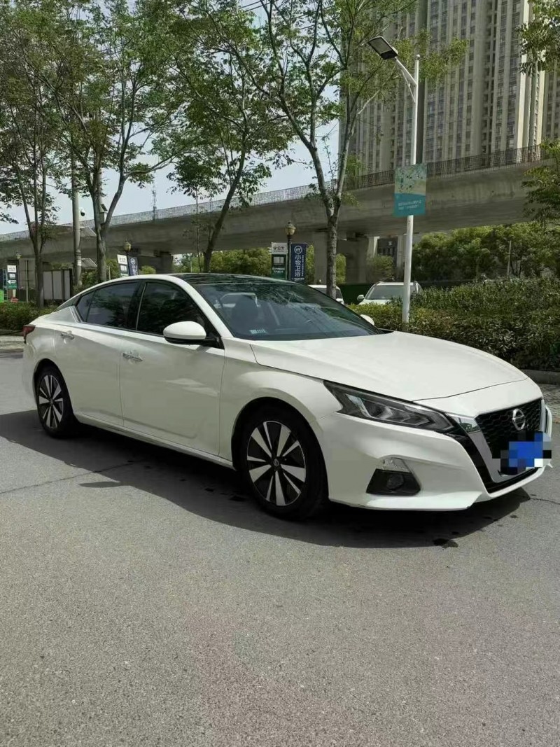 襄陽21年日產天籟7