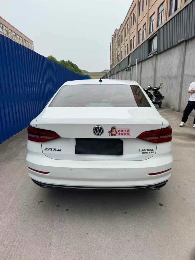 紹興20年大眾朗逸9