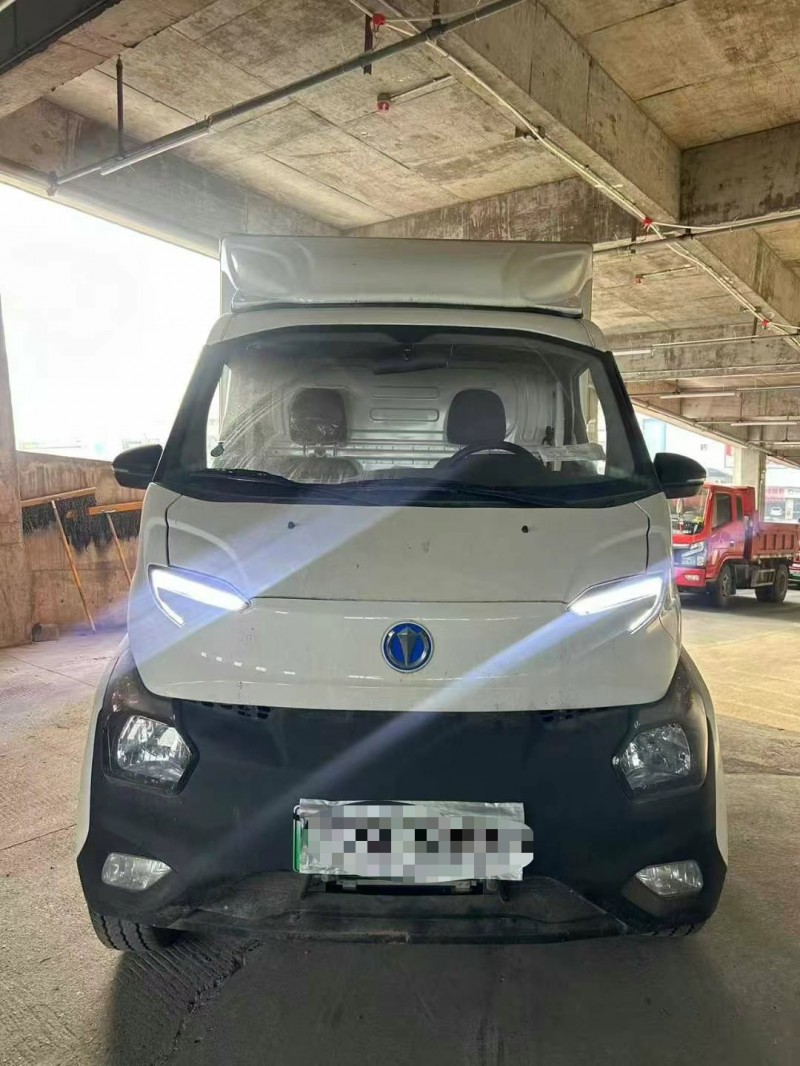 襄陽23年飛碟箱貨貨車1