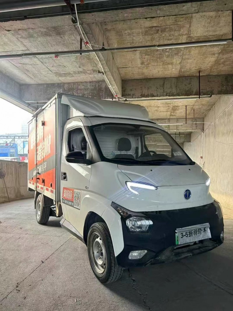 襄陽23年飛碟箱貨貨車3