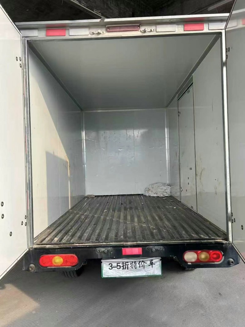 襄陽23年飛碟箱貨貨車6