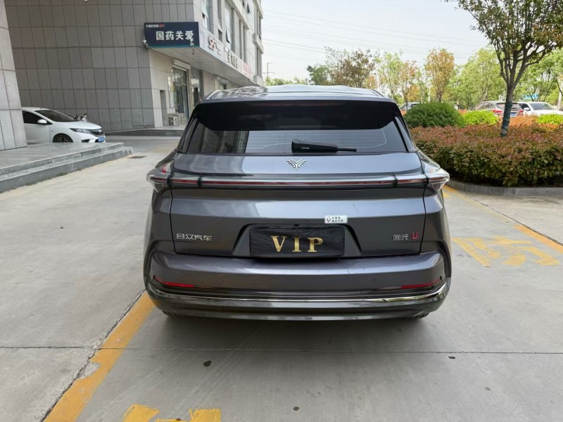 濟寧23年哪吒U8