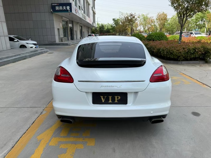 濟寧13年保時捷帕拉梅拉9