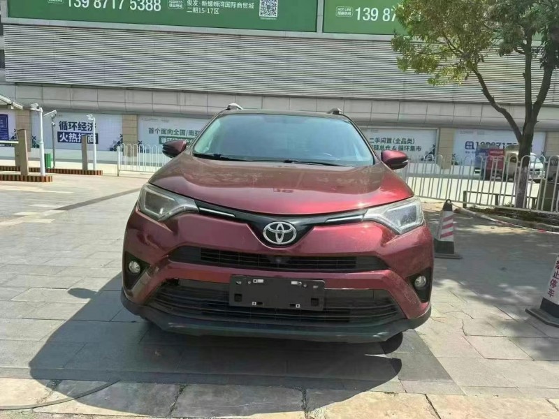 昆明17年豐田RAV4榮放1
