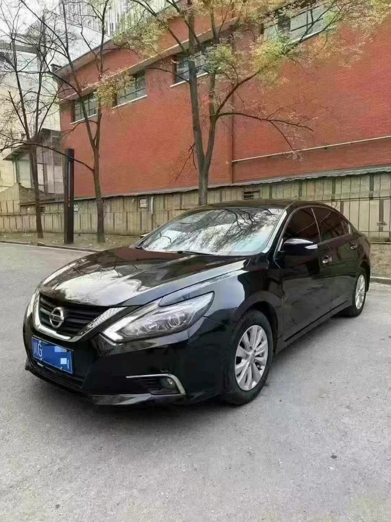 成都18年日產天籟2