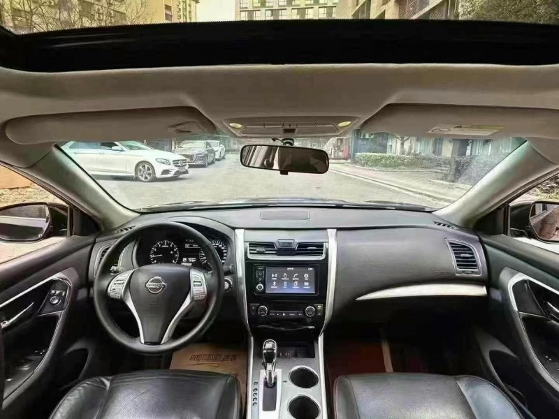 成都18年日產天籟4