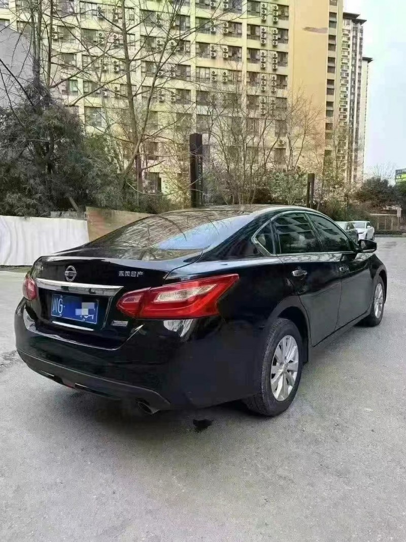 成都18年日產天籟7
