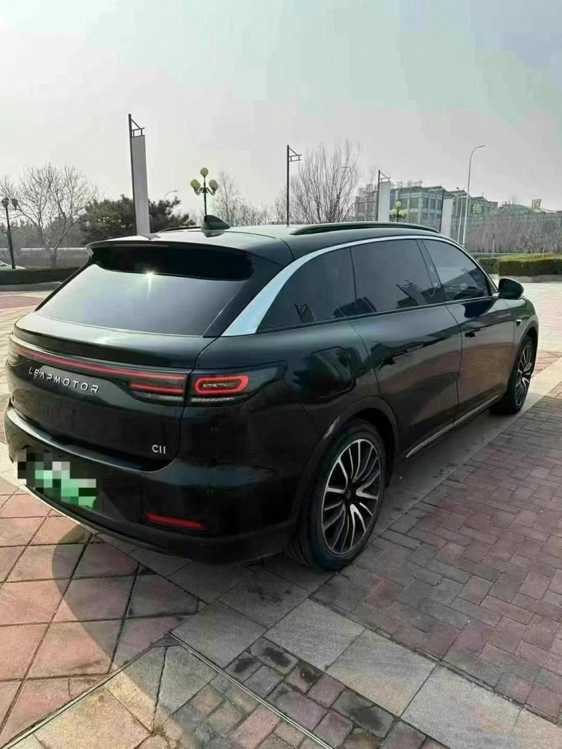 青島22年零跑汽車C114