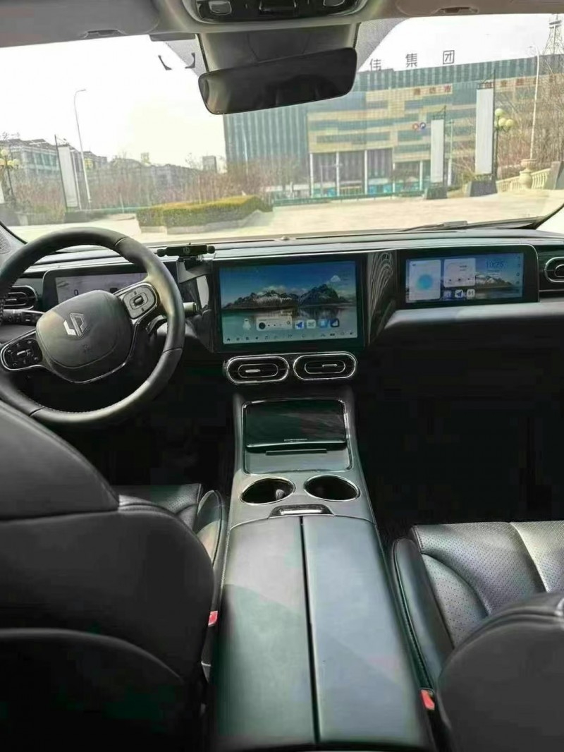 青島22年零跑汽車C117