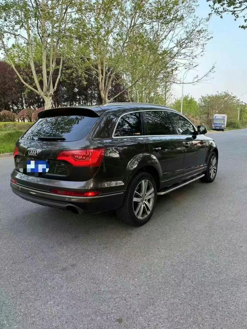德州13年奧迪Q78