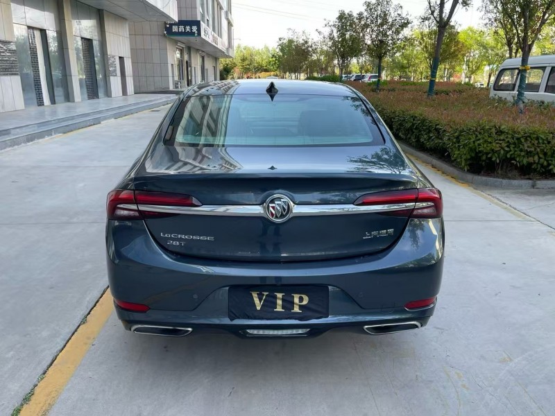 济宁20年别克君越9