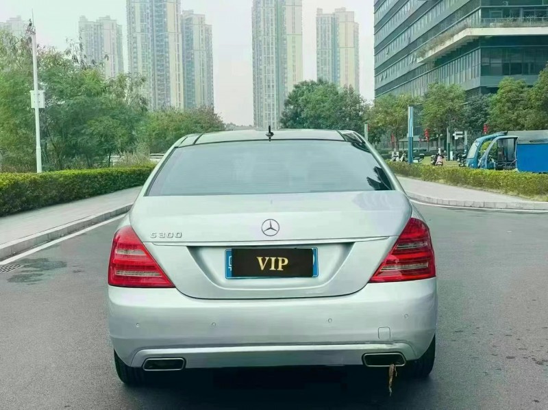 东莞10年奔驰S8