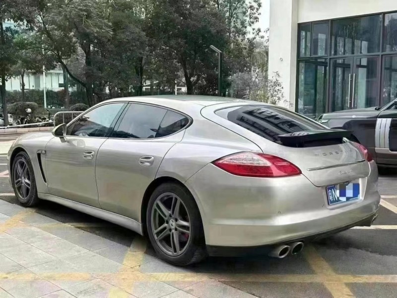深圳12年保时捷帕拉梅拉8