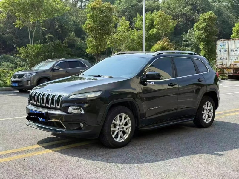 邵陽16年Jeep自由光3
