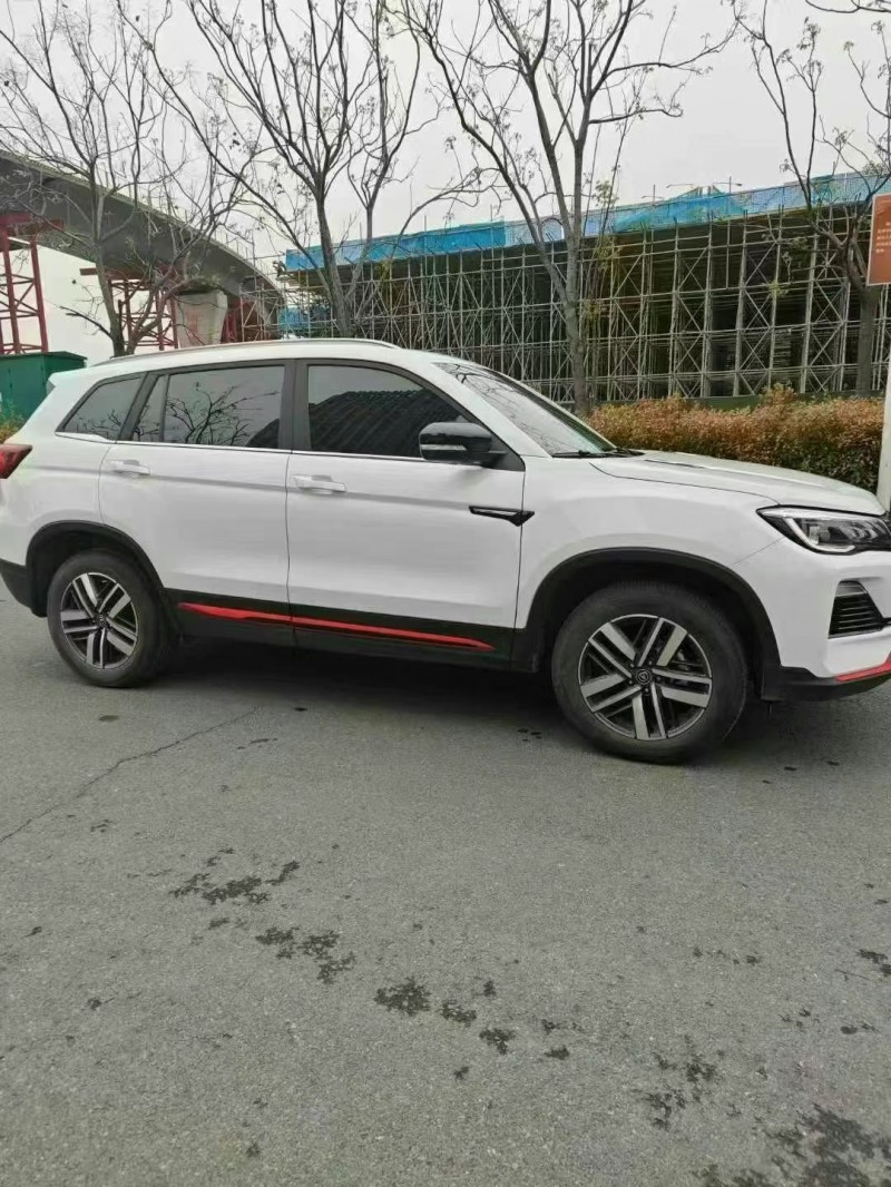 襄陽24年長安汽車CS758