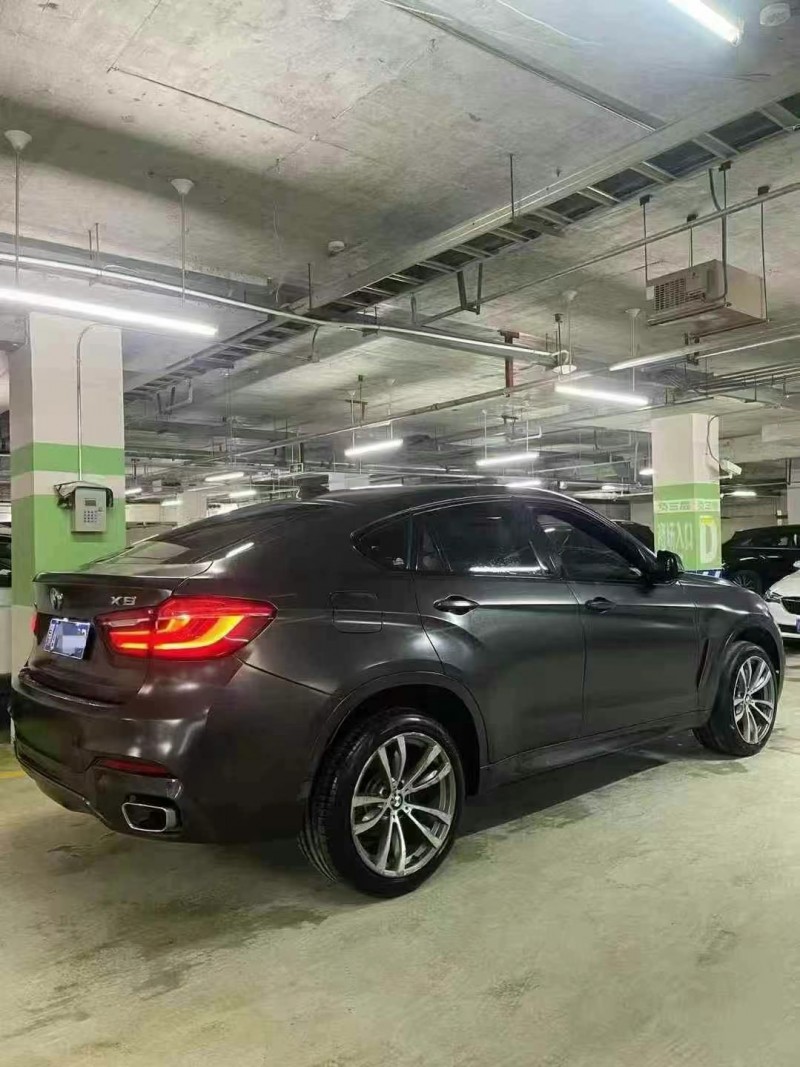 成都19年寶馬X68